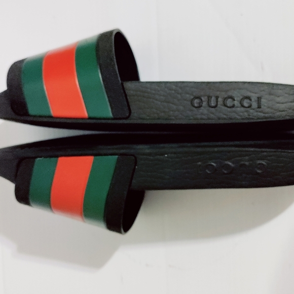 Gucci Men's Classic Slides – Size 9 – Authentic Luxury Comfort - Picture 9 of 15